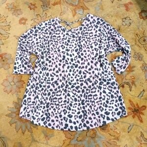 🙋Now n Forever leopard design cotton blend shirt. S XL Excellent condition